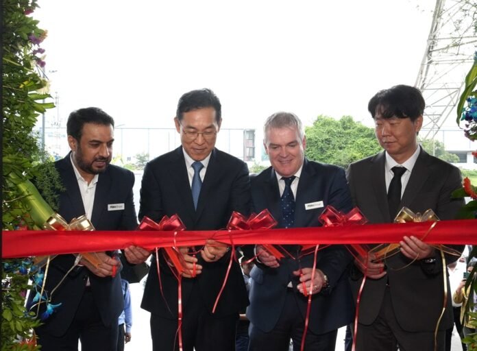 Second and third from left – Cheolgi Kim, Executive Vice President and Head of Digital Appliance (DA) Business. David Dorney CEO of FläktGroup